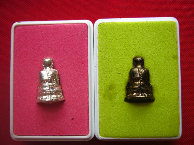 รูปหล่อหลวงปู่ทวด เหยียบน้ำทะเลจืด วัดประดู่ธรรมาธิปัตย์ กทม. 