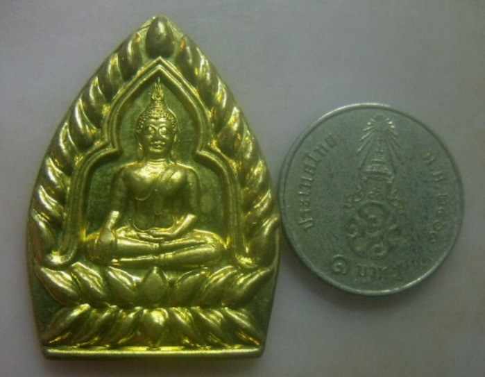 **วัดใจ**เหรียญเจ้าสัว รุ่น๑ พระพุทธไตรมิตร วัดท่าปุย จ.ตาก**ตอกโค้ด หลังยันต์ สวยๆ