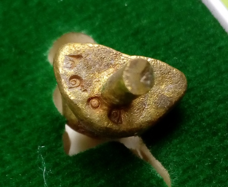 พระปิดตาชินบัญชร รุ่นแรก หลวงพ่อสิน เนื้อชนวนก้นเดือย พิธีเดียวกับเจริญพรไตรมาส 61