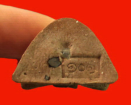 รูปเหมือนลอยองค์เนื้อชานหมากผสมว่าน 108 หลวงปู่ทอง วัดสามปลื้ม มีเส้นเกศา สวยมากค่ะ