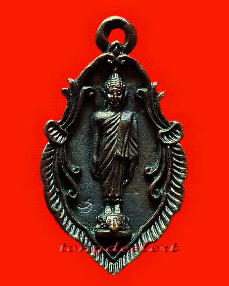 เหรียญหล่อใบสาเก พระพุทธเจ้าปางเปิดโลก หลวงปู่หลิว วัดไร่แตงทอง ปี 2539 สวยมากค่ะ