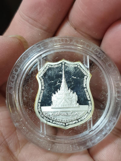 หลวงพ่อโสธร รุ่นสร้างพระอุโบสถ ปี 2544 เนื้อเงิน พร้อมกล่อง ครบชุด สวยมาก