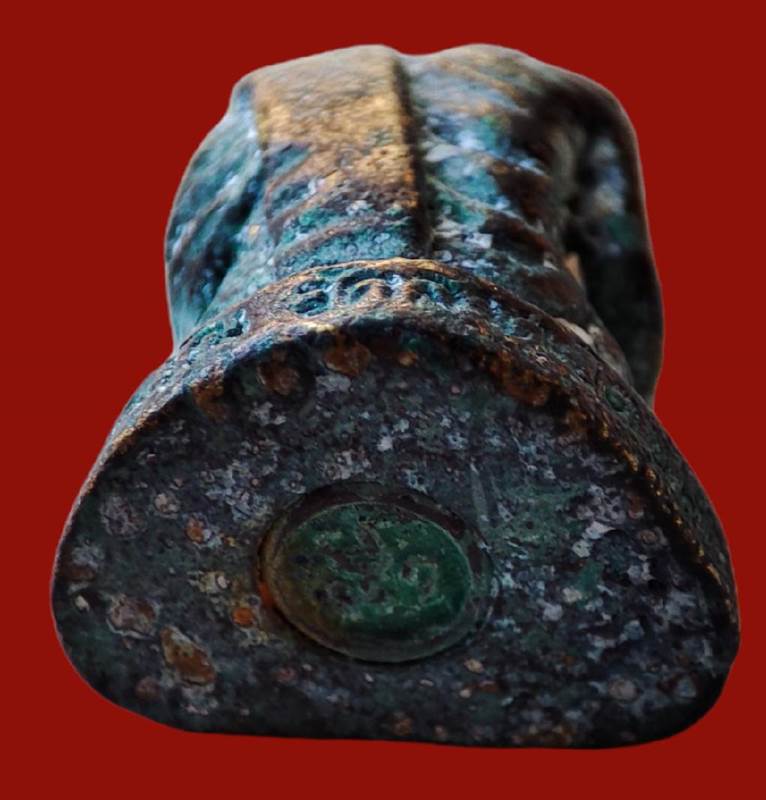 รูปหล่อกริ่งหลวงพ่อพวง วัดลาดยาว จ.นครสวรรค์ ปี 2529 ( หลวงปู่เปลื้อง วัดลาดยาว ปลุกเสก ) เคาะเดียว 