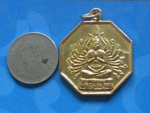 เหรียญพระกวนอิมพันมือ วัดถาวรวราราม  จ.สงขลา  ปี2538  กะไหล่ทอง