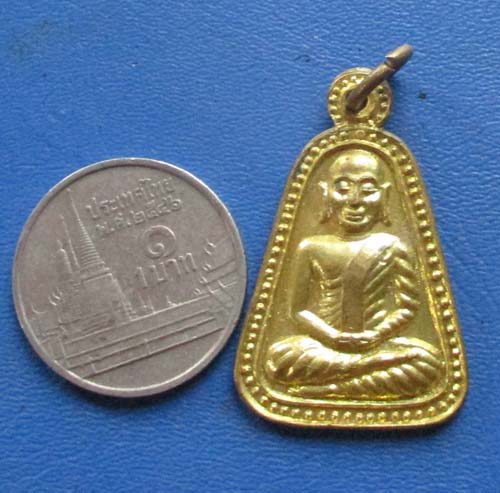 เหรียญจอบ หลวงพ่อเงิน  วัดบางคลาน  รุ่นศรัทธา เนื้อทองฝาบาตร