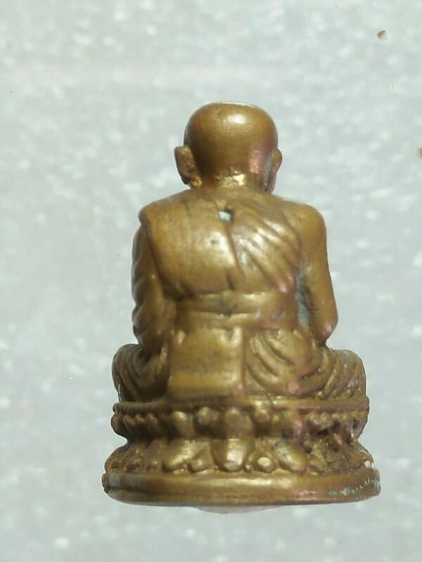 รูปหล่อหลวงปู่ทวด  เนื้อทองเหลือง ไม่ทราบวัด  เคาะเดียวครับ