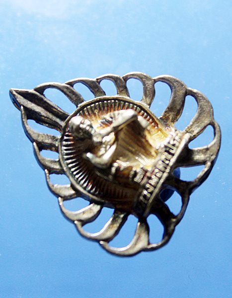 A245 เหรียญหล่อฉลุใบโพธิ์ หลวงพ่อคูณ รุ่น เสาร์ห้าคูณพันล้าน 37 เนื้อเงินสภาพสวยๆ กิ๊บๆ