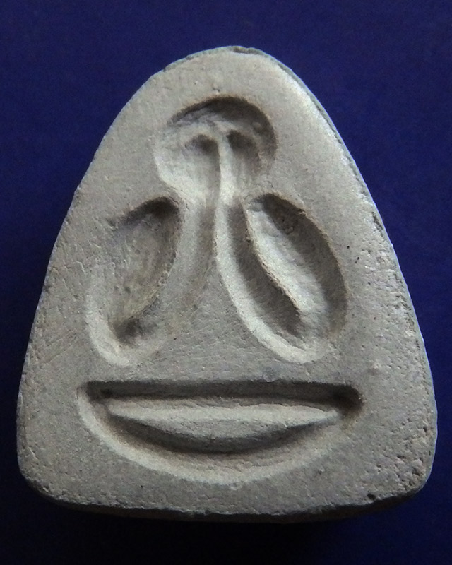 1.ปิดตาเจ้าคุณวิเชียร วัดเครือวัลย์ จ.ชลบุรี พิมพ์​หน้าแก้ว​หลังแบบ (หลังยิ้ม)​ ปี 2519 เนื้อผงไม่จุ