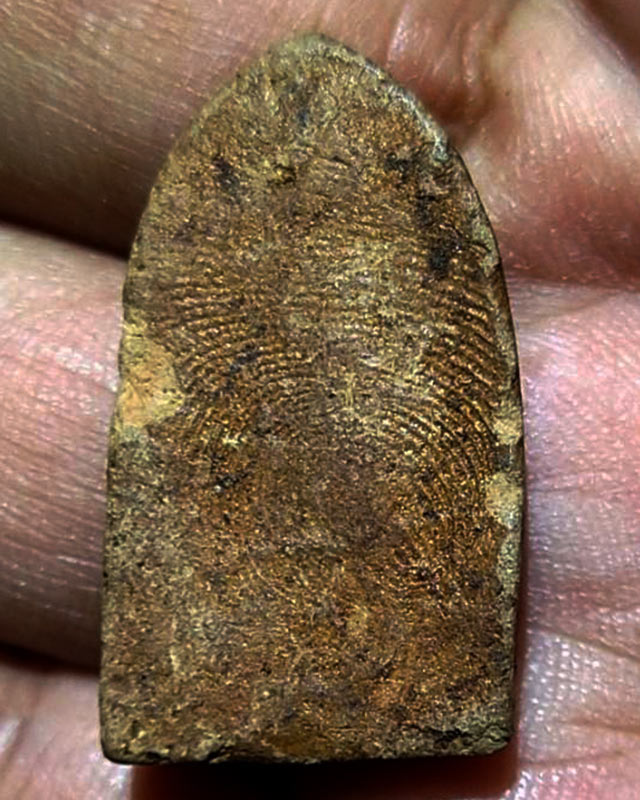 พระพุทธเนื้อดิน หลังลายนิ้วมือ สูง 3 ซ.ม. เก่าเก็บหลายสิบปี