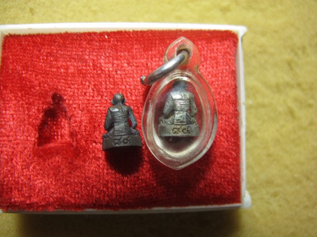  รูปหล่อหลวงปู่หลิว องค์เล็ก เงิน นวะ ที่ละลึกสร้างหอระฆัง สร้างน้อยจำนวนแน่นอน