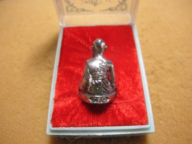  รูปหล่อ หลวงปู่หลิว วัดไร่แตงทอง ที่ละลึก78 เนื้อสตางค์ ปี 28 อุดผงผสมเกศา สภาพสวยสร้างน้อย