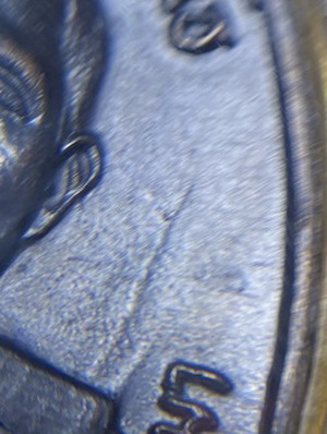 เหรียญหลวงพ่อคูณ ปี17 บล็อคนวะไหล่จุด ด.จุด  นิยมสุด เลี่ยมทองคำ  พร้อมบัตรพระแท้