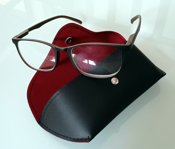 แว่นสายตายาว Black&Brown Frame JAPAN DESIGN ของใหม่ พร้อมซองทรงสปอร์ต สวยหรูเข้าชุด