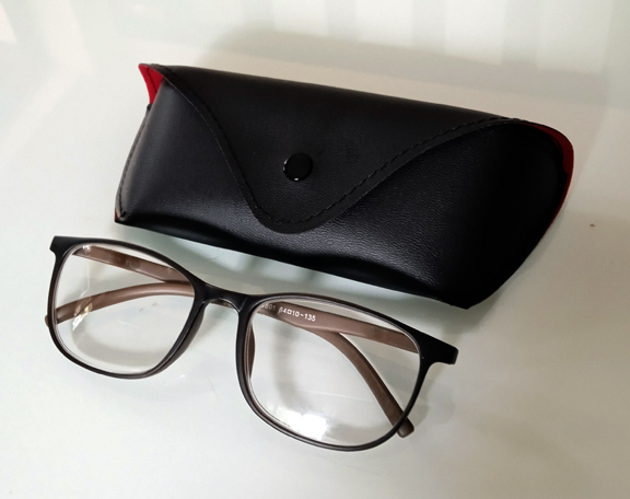 แว่นสายตายาว Black&Brown Frame JAPAN DESIGN ของใหม่ พร้อมซองทรงสปอร์ต สวยหรูเข้าชุด