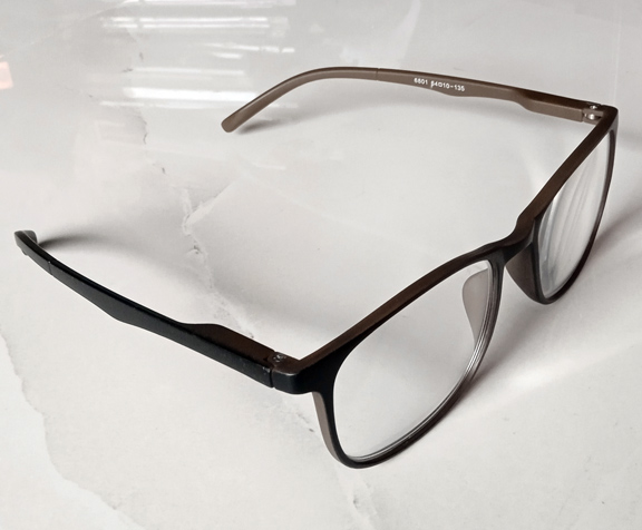 แว่นสายตายาว Black&Brown Frame JAPAN DESIGN ของใหม่ พร้อมซองทรงสปอร์ต สวยหรูเข้าชุด