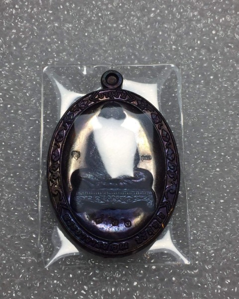 เหรียญหลวงพ่อคูณ"รุ่นอายุยืนปี2553เนื้ิอทองแดงรมดำเต็มองค์สวยจัด"