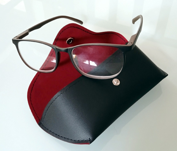 แว่นสายตายาวขาสปริง Black&Brown Frame JAPAN DESIGN ของใหม่ พร้อมซองสวยๆ