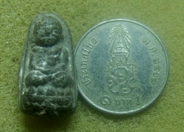 **วัดใจ**หลวงปู่ทวดเนื้อว่านพิมพ์พระรอดจิ๋ว ฝังตะกรุดนารายณ์เเปลงรูป**สวยๆ เชิญชมครับ 