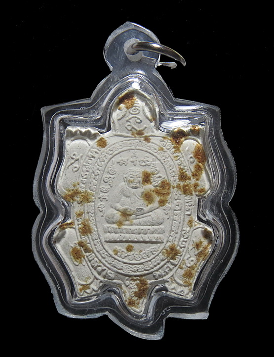 พญาเต่าเรือน เนื้อผงสีขาว เสาร์ห้า หลวงพ่อหลิว วัดไร่แตงทอง ลูกศิษย์สร้างถวาย ปี 2539 (2)