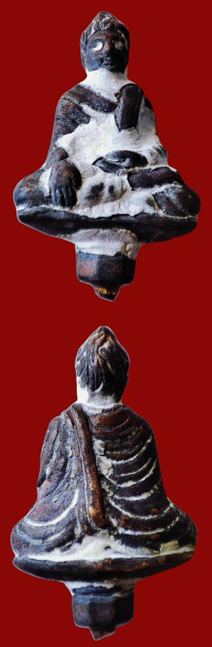 พระพุทธหล่อโบราณไม่ตัดช่อ แบบยอดธง คราบแป้งเดิมๆ องค์พระขนาดพิมพ์ใหญ่  น่าจะเป็นเนื้อนวโลหะ