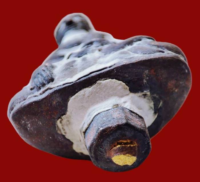 พระพุทธหล่อโบราณไม่ตัดช่อ แบบยอดธง คราบแป้งเดิมๆ องค์พระขนาดพิมพ์ใหญ่  น่าจะเป็นเนื้อนวโลหะ