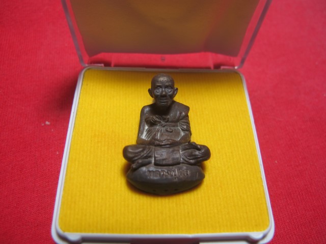 รูปหล่อหลวงปู่สอ ขันติโก วัดโพธิ์ศรี นครพนม เบ้าทุบสภาพสวยเดิมๆแท้ๆ เนื้อฉนวน แจกในพิธี 300องค์ 