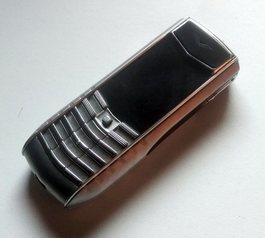 มือถือ VERTU สุดหรู สวยๆเลย หายากนะ ตัวนี้ made in UK