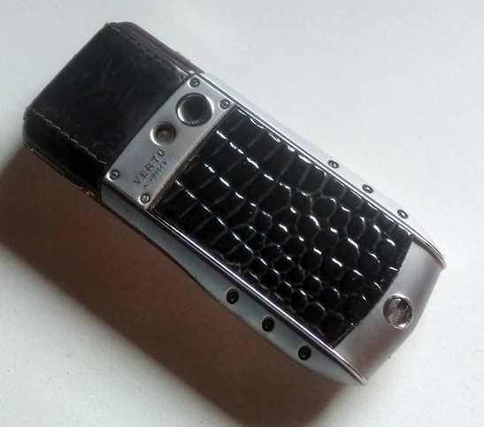 มือถือ VERTU สุดหรู สวยๆเลย หายากนะ ตัวนี้ made in UK