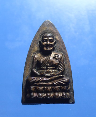 A819 หลวงพ่อทวด หลังเตารีด เนื้อนวะ พิมพ์กลาง รุ่นสร้างวิหาร ออกวัดทรายขาว ปี 2535 อ.นองเสก หายาก