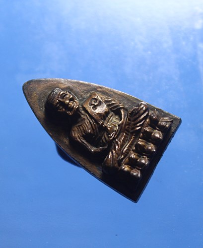 A819 หลวงพ่อทวด หลังเตารีด เนื้อนวะ พิมพ์กลาง รุ่นสร้างวิหาร ออกวัดทรายขาว ปี 2535 อ.นองเสก หายาก