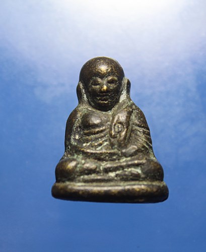 A825 หลวงพ่อเงิน รุ่นปืนแตก สภาพสวยๆ