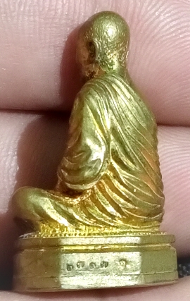 รูปหล่อก้นลายมือ หลวงพ่อคูณ วัดบ้านไร่ รุ่น อายุวัฒนมงคล 90 ปี เนื้อทองเหลือง