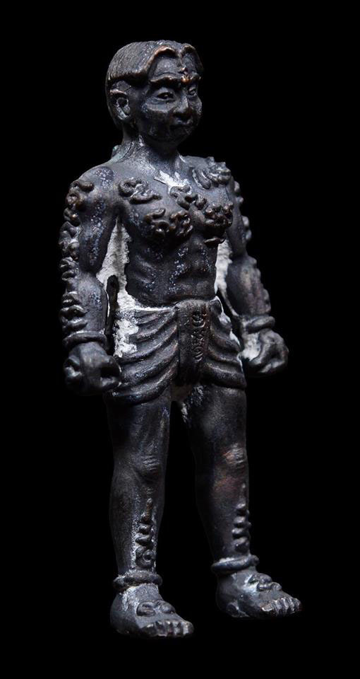 หุ่นพยนต์ คุ้มภัยมหาลาภ รุ่นแรก เนื้อนวะโลหะ จัดสร้าง 108 ตน พร้อมซองเดิมจากวัด