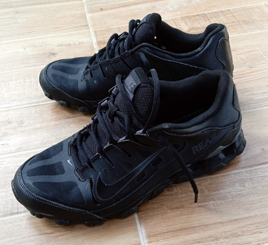 รองเท้า NIKE ของแท้ REAX สีดำ สภาพสวย พื้นยังเต็มกริ๊บๆ