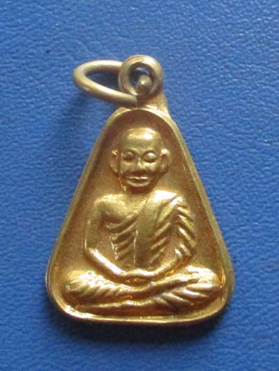 เหรียญจอบเล็ก หลวงพ่อเงิน  วัดบางคลาน  ออกวัดพนมยอ  เนื้อทองฝาบาตร