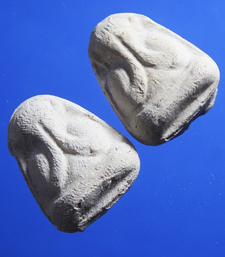 พระปิดตา พระอาจารย์โชติ อาภคฺโค วัดภูเขาแก้ว จ.อุบลราชธานี ปี28 จำนวน 2 องค์