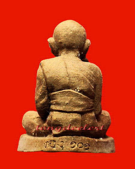 รูปเหมือนลอยองค์เนื้อชานหมากผสมว่าน 108 หลวงปู่ทอง วัดสามปลื้ม มีเส้นเกศา สวยมากค่ะ