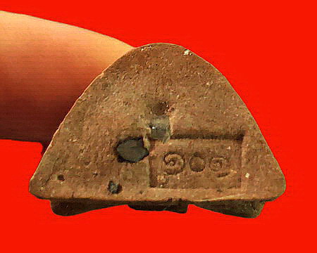 รูปเหมือนลอยองค์เนื้อชานหมากผสมว่าน 108 หลวงปู่ทอง วัดสามปลื้ม มีเส้นเกศา สวยมากค่ะ