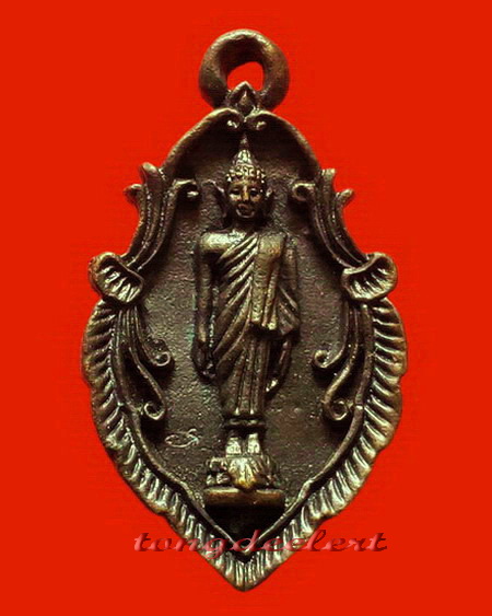 เหรียญหล่อใบสาเก พระพุทธเจ้าปางเปิดโลก หลวงปู่หลิว วัดไร่แตงทอง ปี 2539 สวยมากค่ะ