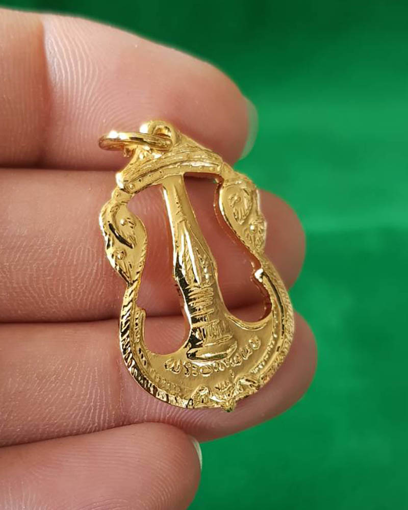 !!สุดคุ้ม!!เหรียญพระธาตุพนมลายฉลุ กะไหล่ทอง วัดพระธาตุพนมวรวิหาร อ.ธาตุพนม จ.นครพนม *1*