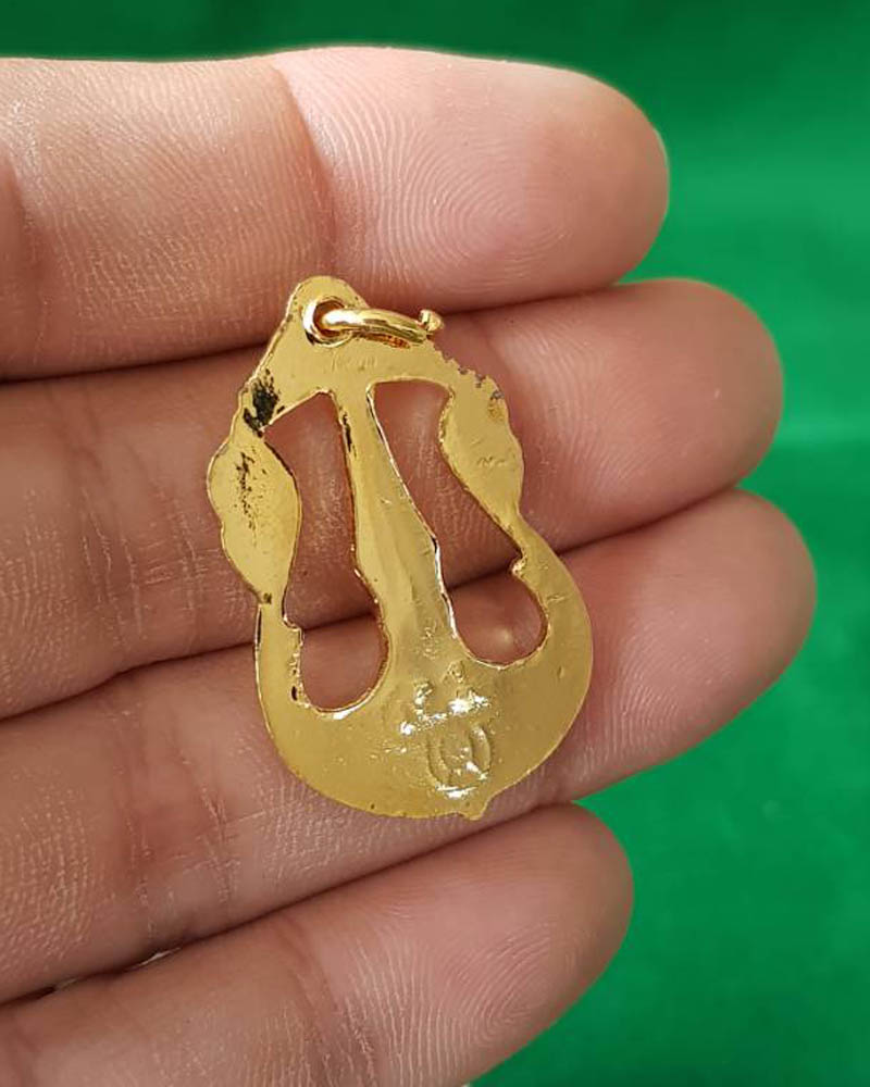 !!สุดคุ้ม!!เหรียญพระธาตุพนมลายฉลุ กะไหล่ทอง วัดพระธาตุพนมวรวิหาร อ.ธาตุพนม จ.นครพนม *1*