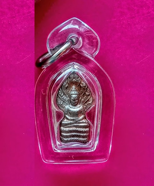 พระปรกมะขาม เนื้อนวะแก่เงิน เสาร์5 คูณพันล้าน +จีวร หลวงพ่อคูณ วัดบ้านไร่ ปี37...เคาะเดียวแดง...