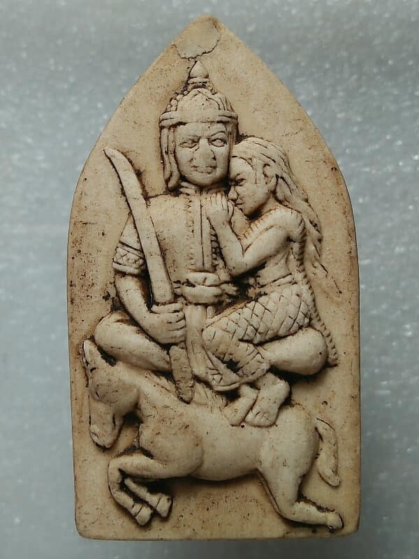 พระขุนแผน อุ้มนาง ขี่ม้า หลังยันต์  ไม่ทราบวัด