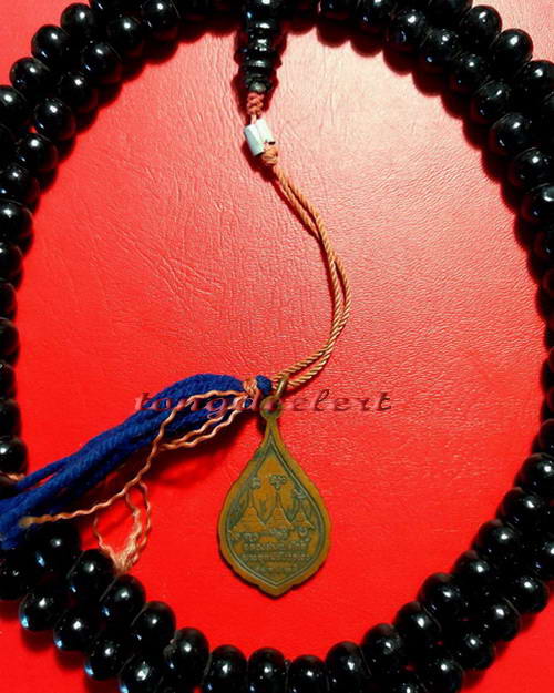 ประคำผงว่านเกสร108 รุ่นแรก หลวงพ่ออุตตมะ วัดวังก์วิเวการาม พิเศษมีเหรียญห้อยปลายประคำด้วยค่ะ