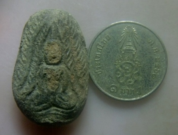 **วัดใจ**พระพุทธนั่งปางสมาธิ พิมพ์ 2 หน้า เนื้อดิน เก่าๆ ไม่ทราบที่**เนื้อจัด เชิญชมครับ 