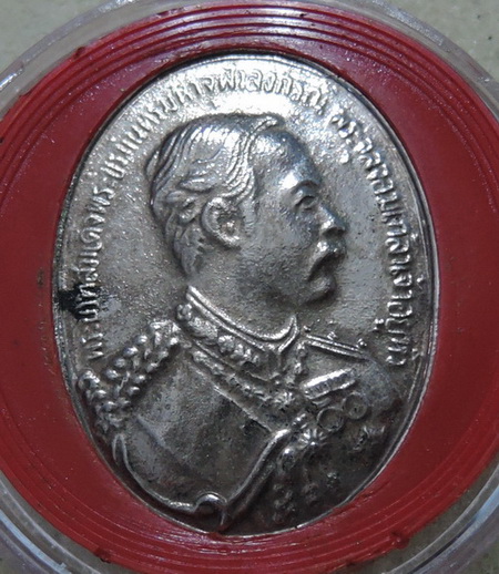 เหรียญ รุ่นคูณมหาเศรษฐี ๙บารมี ด้านหน้า ร.5 ด้านหลังหลวงพ่อคูณ วัดบ้านไร่ เนื้อกะไหล่เงิน พร้อมกล่อง