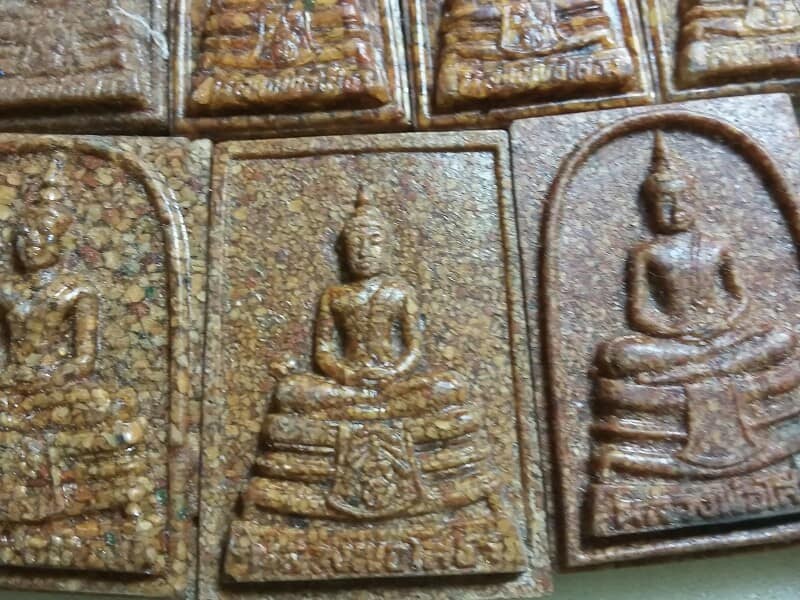 พระหลวงพ่อโสธรเนื้อหลังคาโบสถ์ 15 องค์ เคาะเดียวครับ