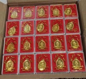 เคาะเดียว ได้ 100 เหรียญ เหรียญรวยรวยเฮงเฮงหลวงพ่อรวย วัดตะโ ก ชุดที่่๑