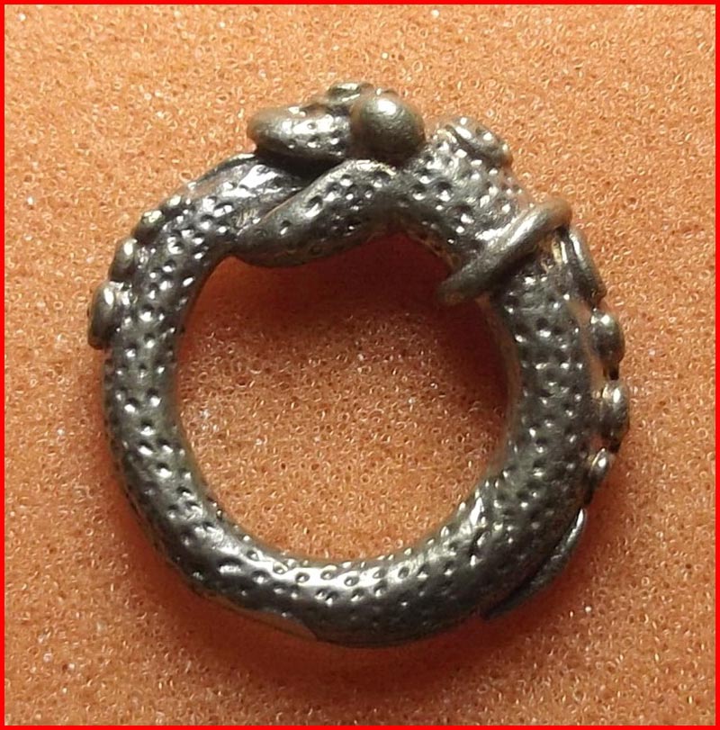 แหวนงูกินหาง บ่วงนาคราช หลวงพ่อรัช วัดกะเปา (วัดโกศาวาส) จ.สุราษฎร์ธานี ปี 2537 เนื้อสัมฤทธิ์แก่เงิน