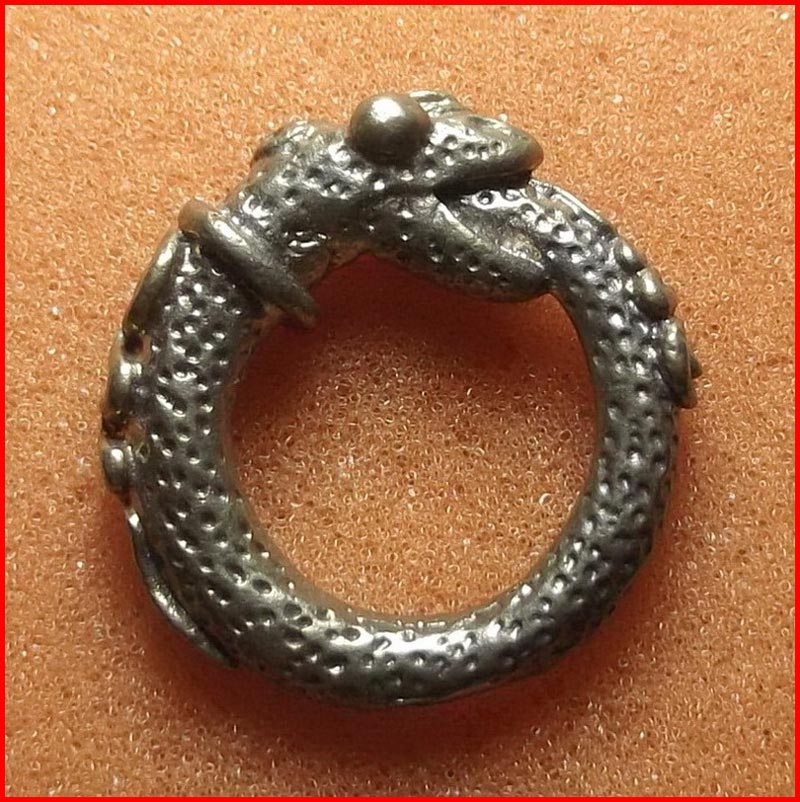 แหวนงูกินหาง บ่วงนาคราช หลวงพ่อรัช วัดกะเปา (วัดโกศาวาส) จ.สุราษฎร์ธานี ปี 2537 เนื้อสัมฤทธิ์แก่เงิน